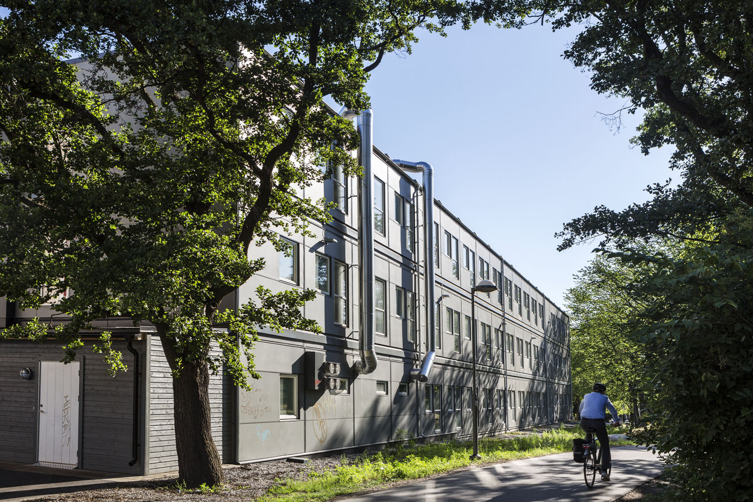 Skolmoduler från Expandia vid Årstaskolan i Gullmarsplan, moderna och flexibla modullösningar för skolverksamhet i stadsmiljö.